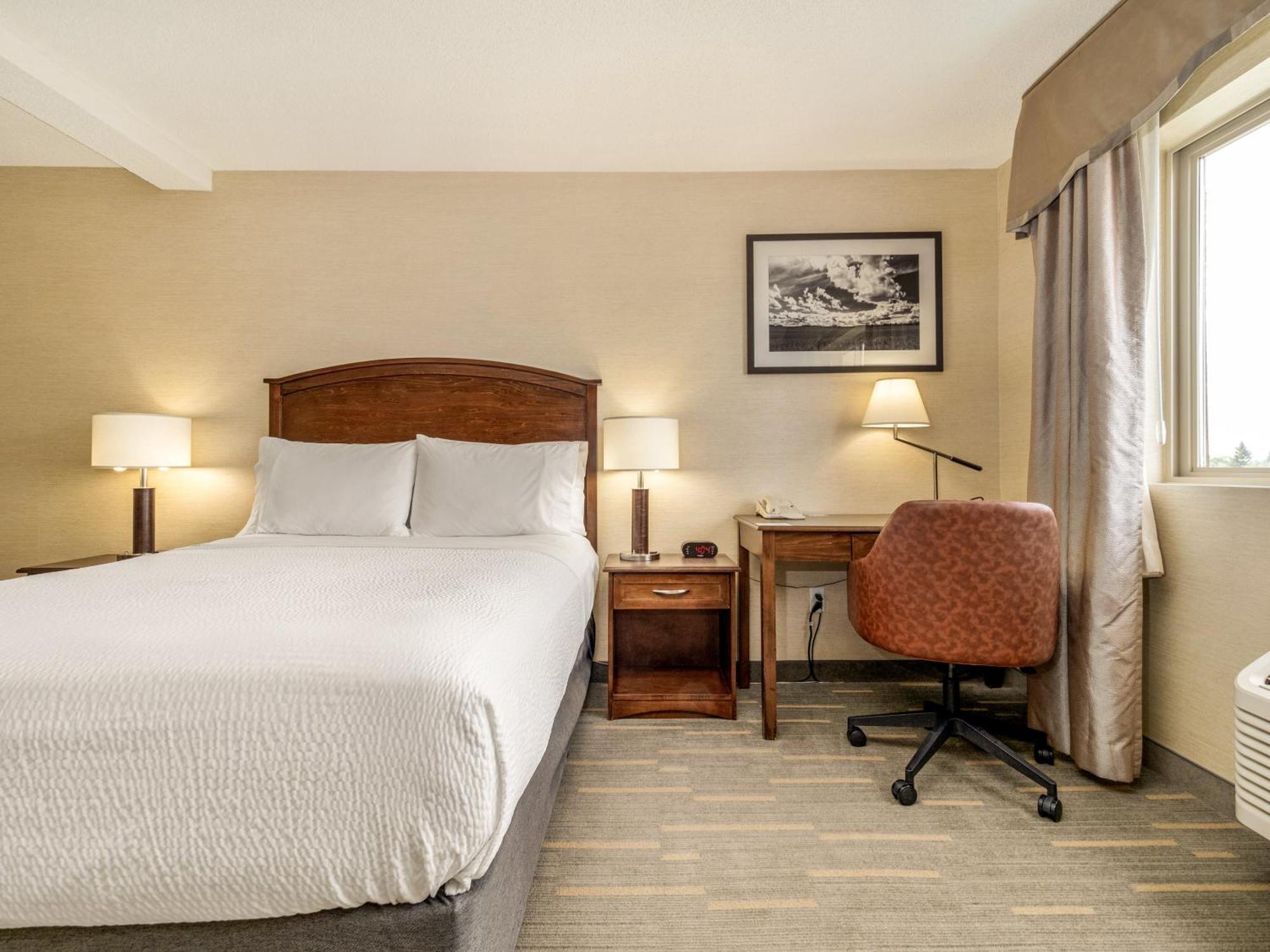 Holiday Inn Lethbridge By Ihg Exterior photo